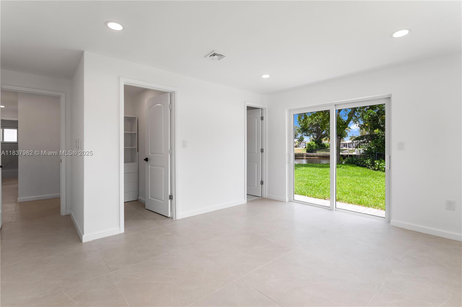 BOULEVARD PARK ISLES SEC - Residential