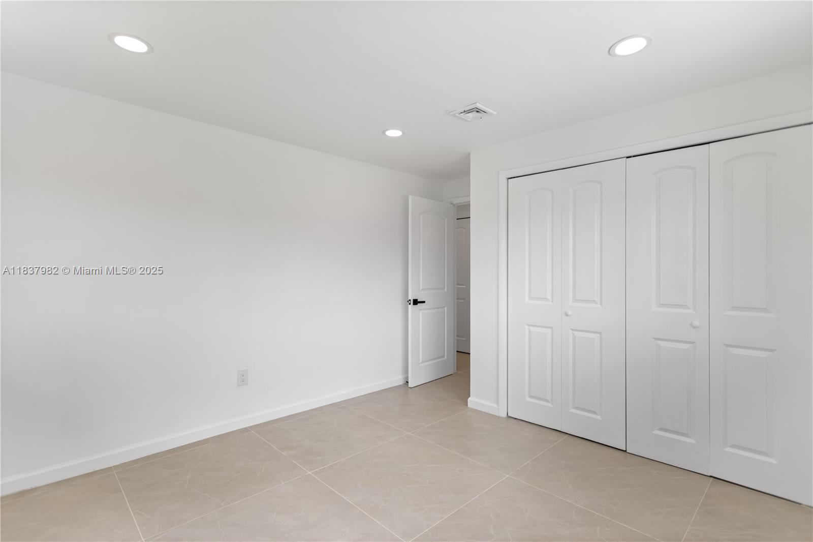 BOULEVARD PARK ISLES SEC - Residential