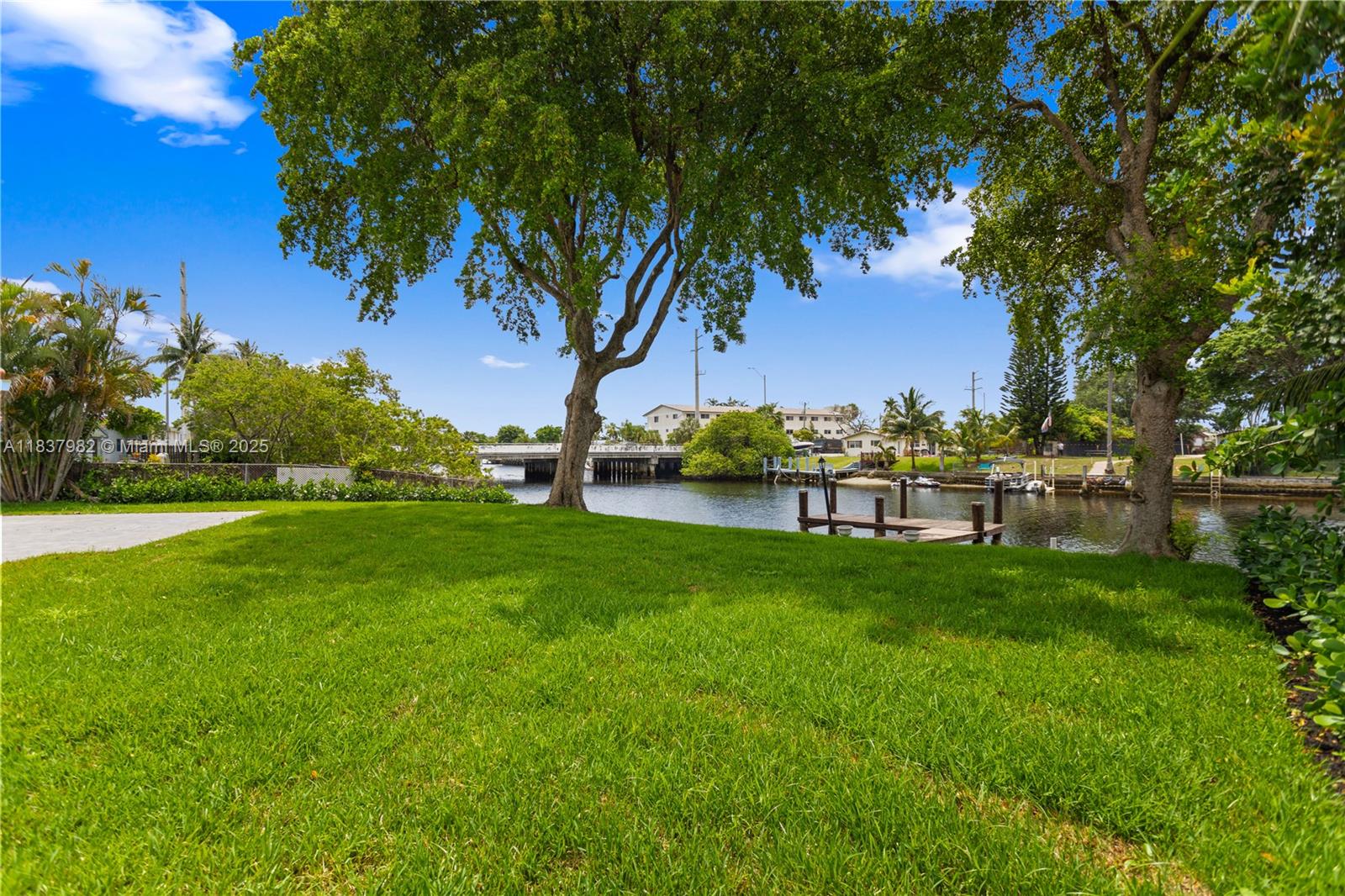 BOULEVARD PARK ISLES SEC - Residential