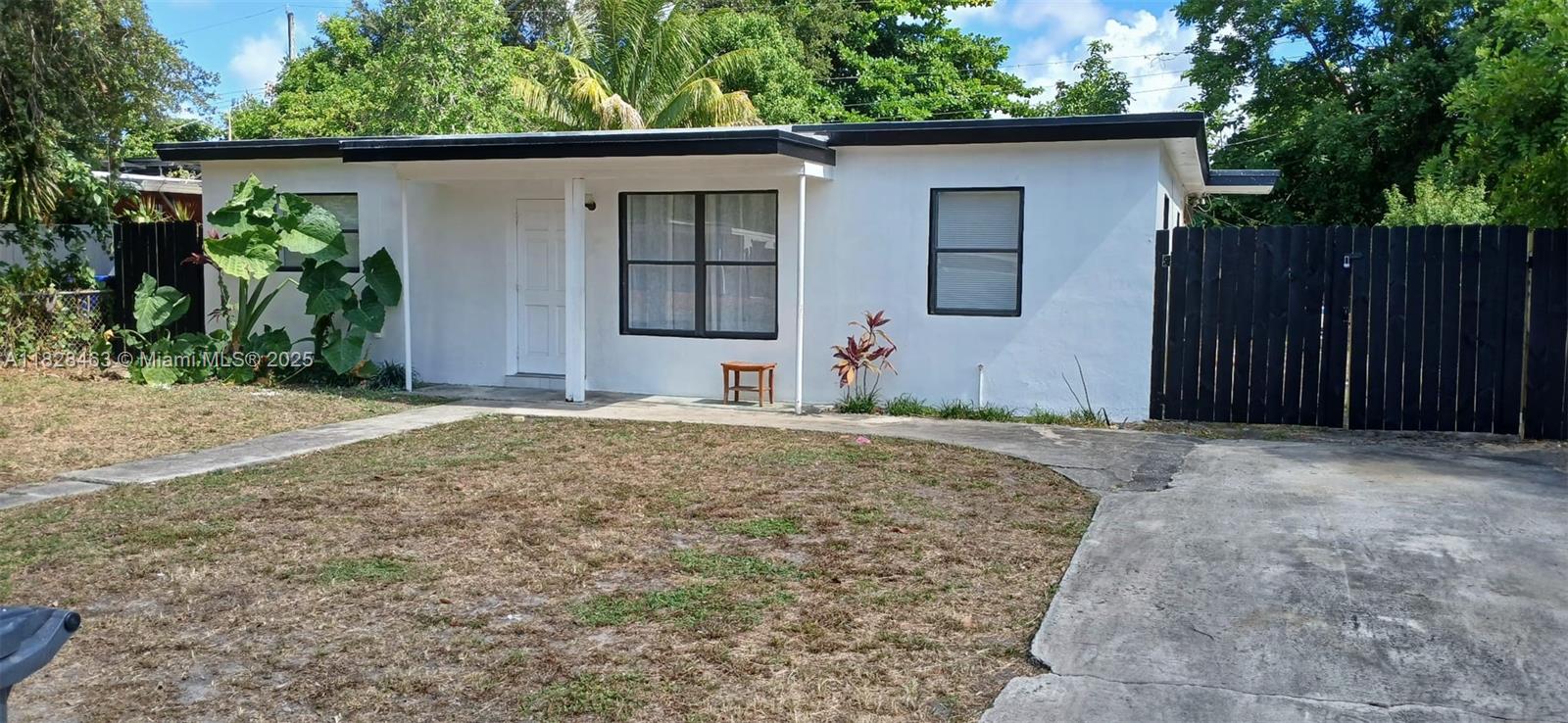 updated remodel 3/2 single home with nice lot new kitchen new bathroom all new appliances