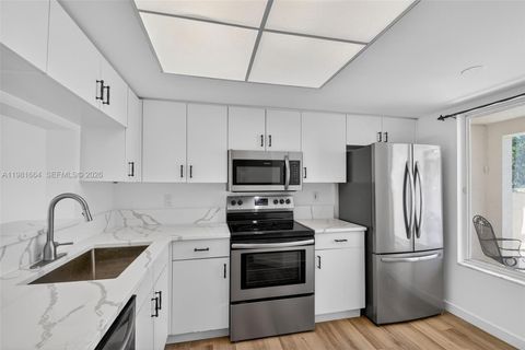 101 E Half Moon Cir B Hypoluxo FL 33462