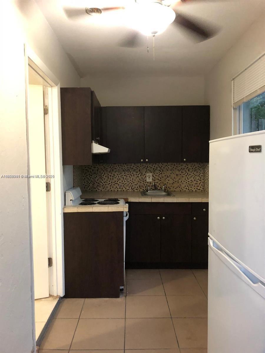 1 Bedroom and 1 Bathroom in rear few steps from Calle 8. Washer & Dryer on site