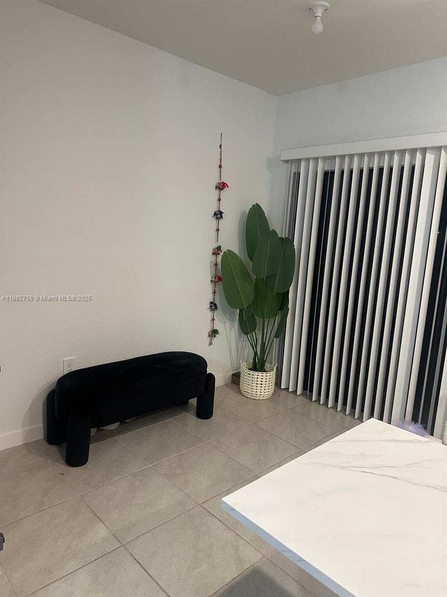 MIAMI LAND AND DEVELOPMEN - Residential Lease