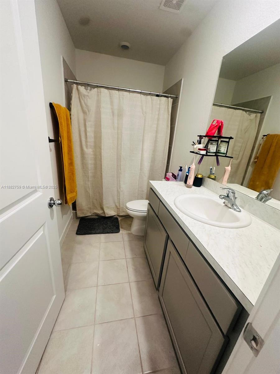 MIAMI LAND AND DEVELOPMEN - Residential Lease