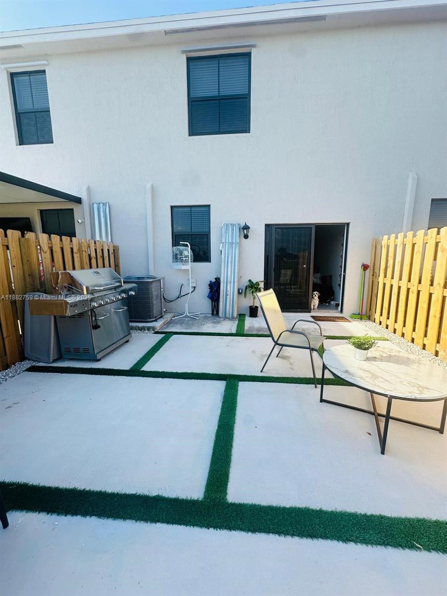 MIAMI LAND AND DEVELOPMEN - Residential Lease