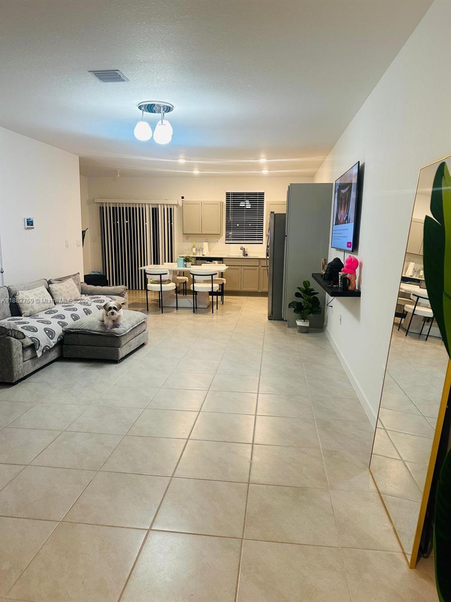 MIAMI LAND AND DEVELOPMEN - Residential Lease