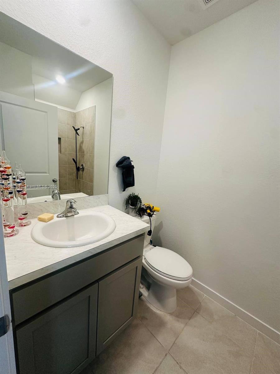 MIAMI LAND AND DEVELOPMEN - Residential Lease