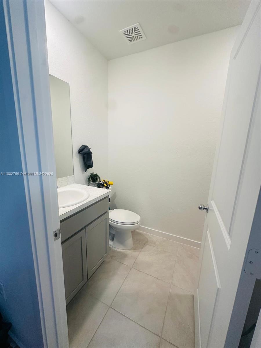 MIAMI LAND AND DEVELOPMEN - Residential Lease