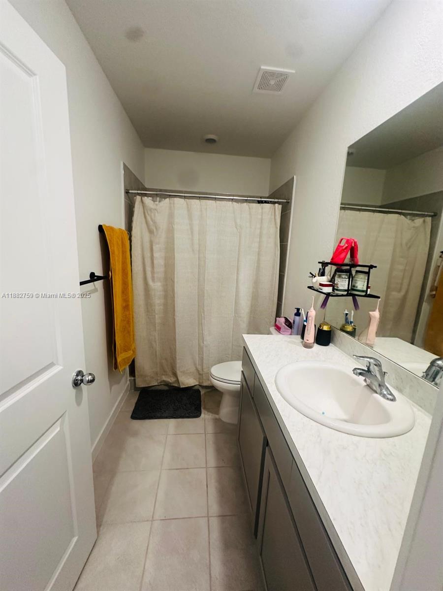 MIAMI LAND AND DEVELOPMEN - Residential Lease