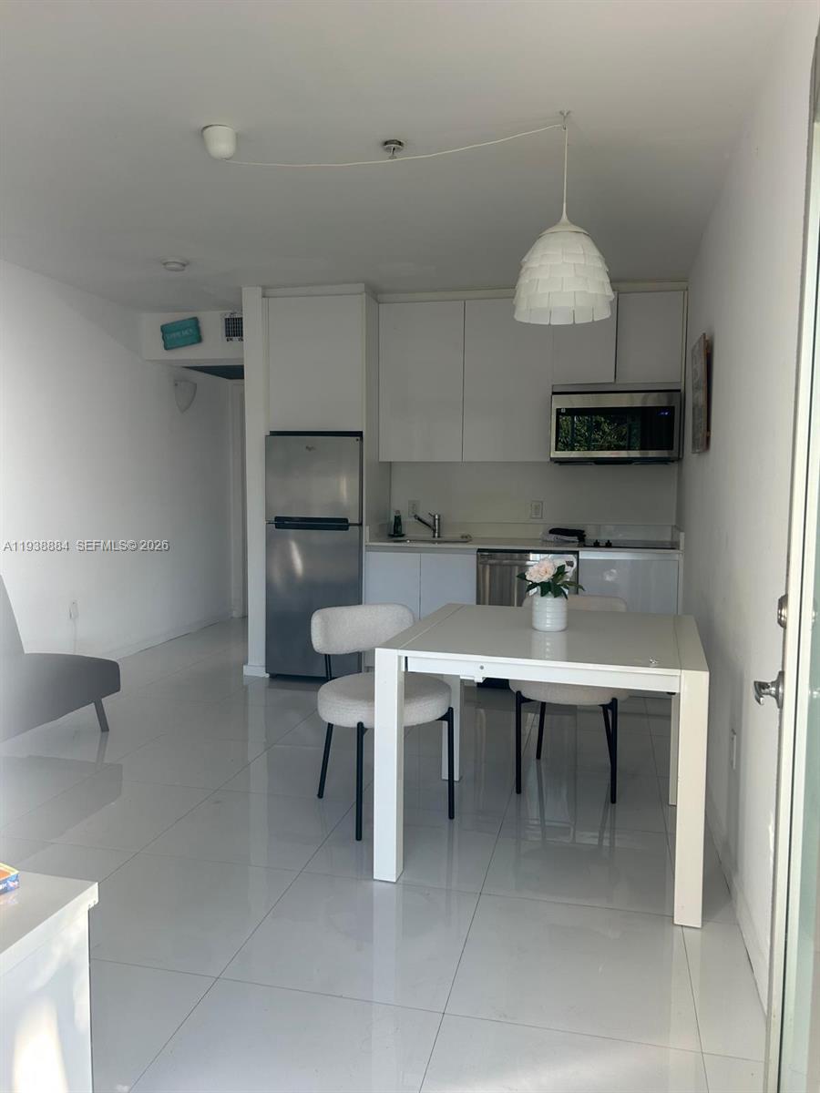 ELISA CONDO - Residential