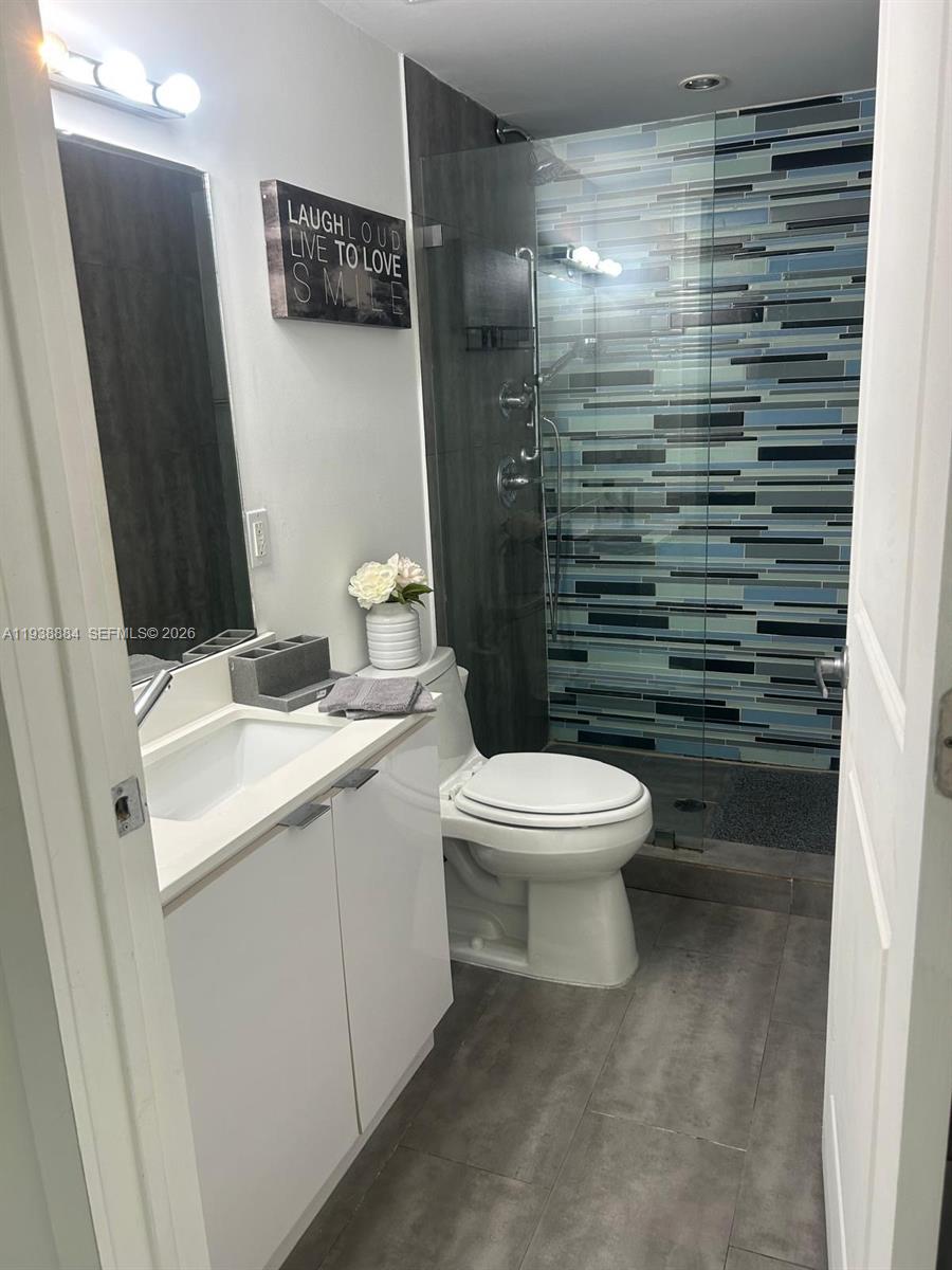 ELISA CONDO - Residential