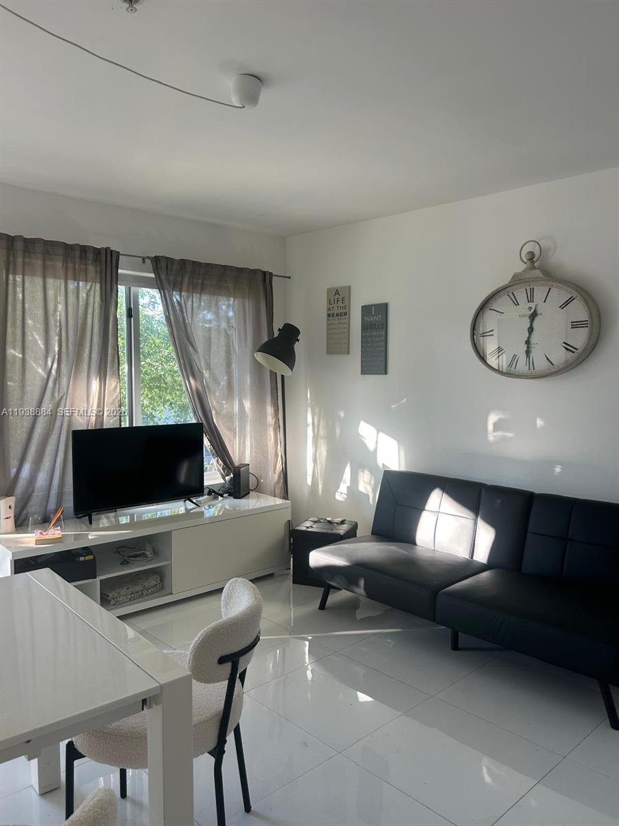 ELISA CONDO - Residential