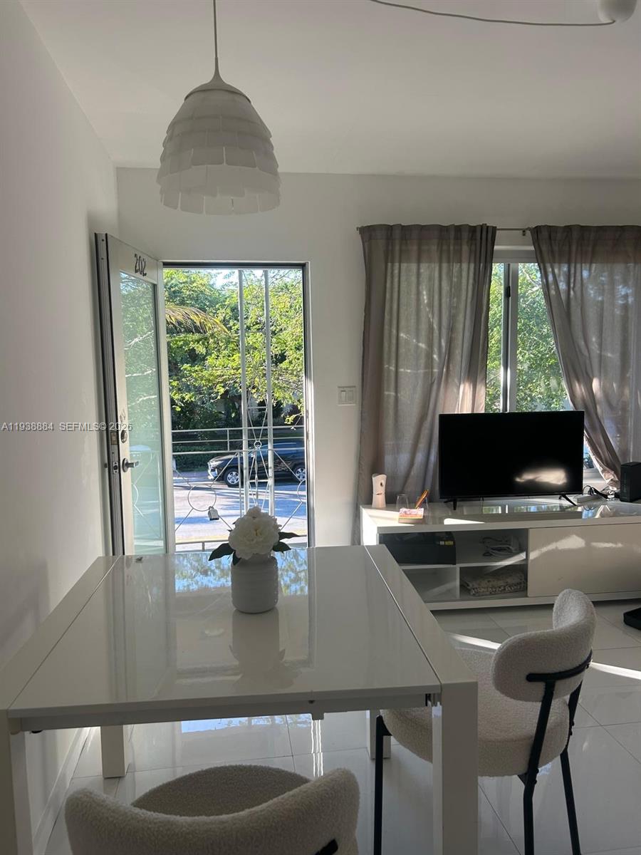 ELISA CONDO - Residential