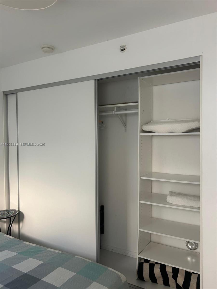 ELISA CONDO - Residential