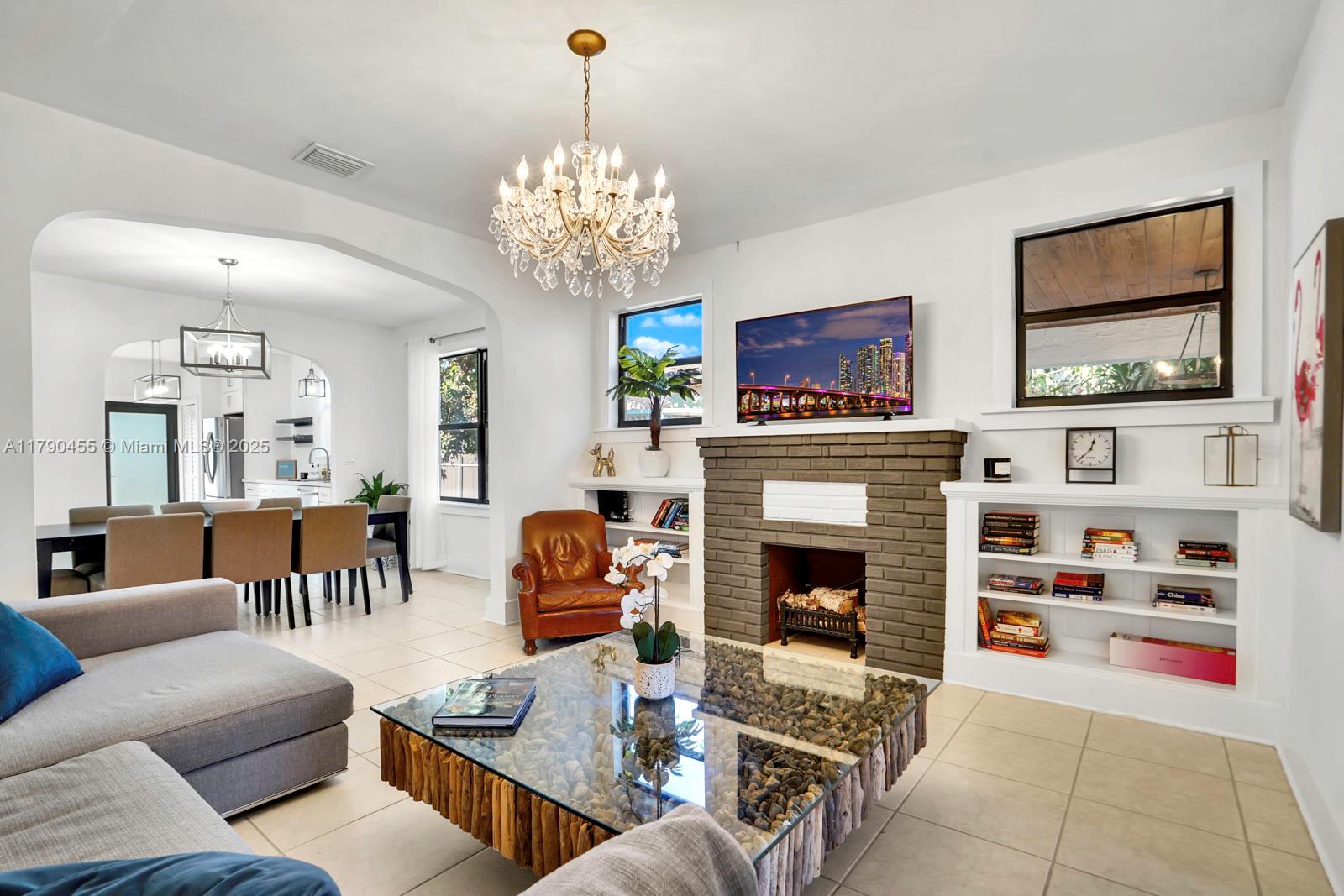 318 Sw 16th Ave, Miami, Broward County, Florida - 4 Bedrooms  
2 Bathrooms - 