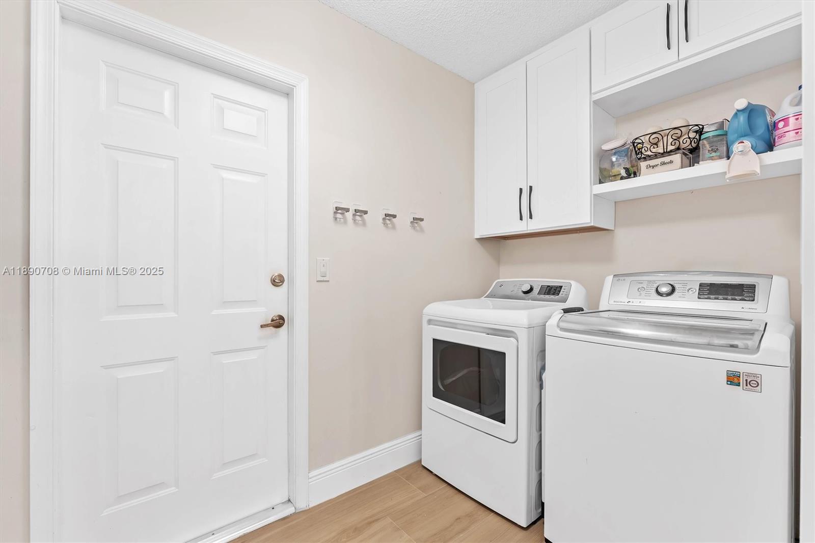 ADDISON COURT - Residential