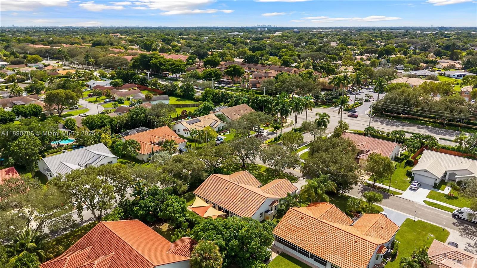 ADDISON COURT - Residential