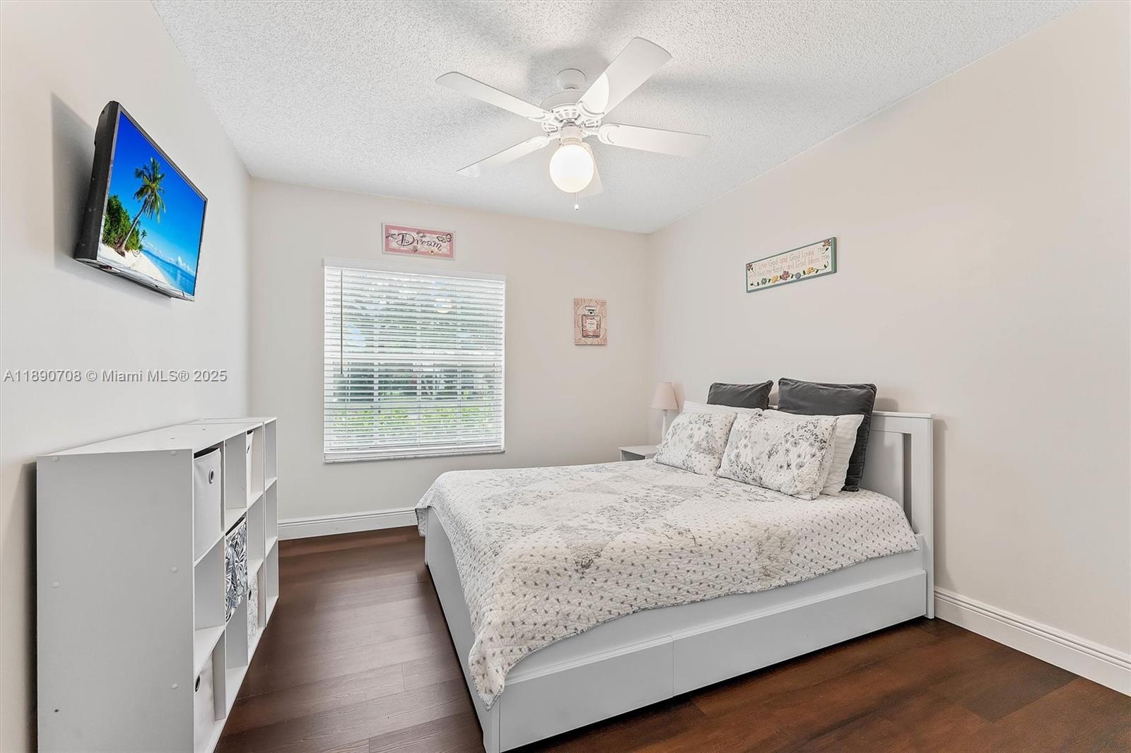 ADDISON COURT - Residential