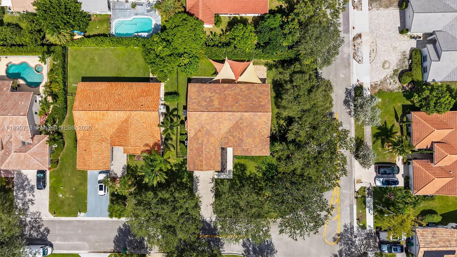 ADDISON COURT - Residential