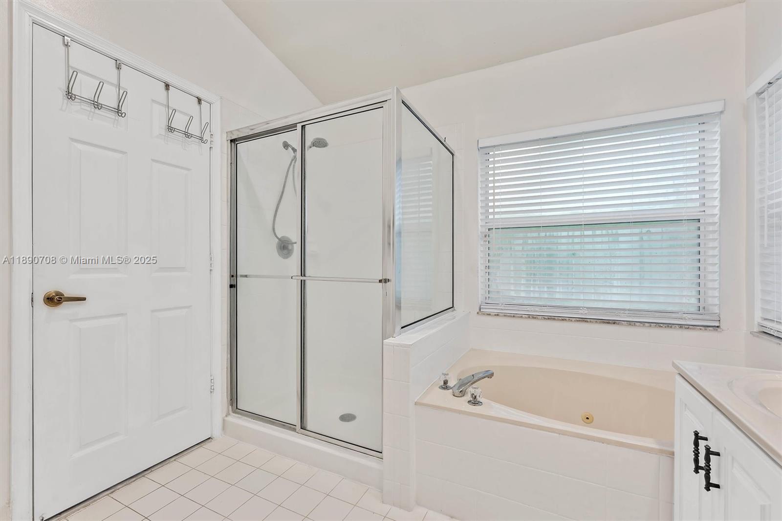 ADDISON COURT - Residential