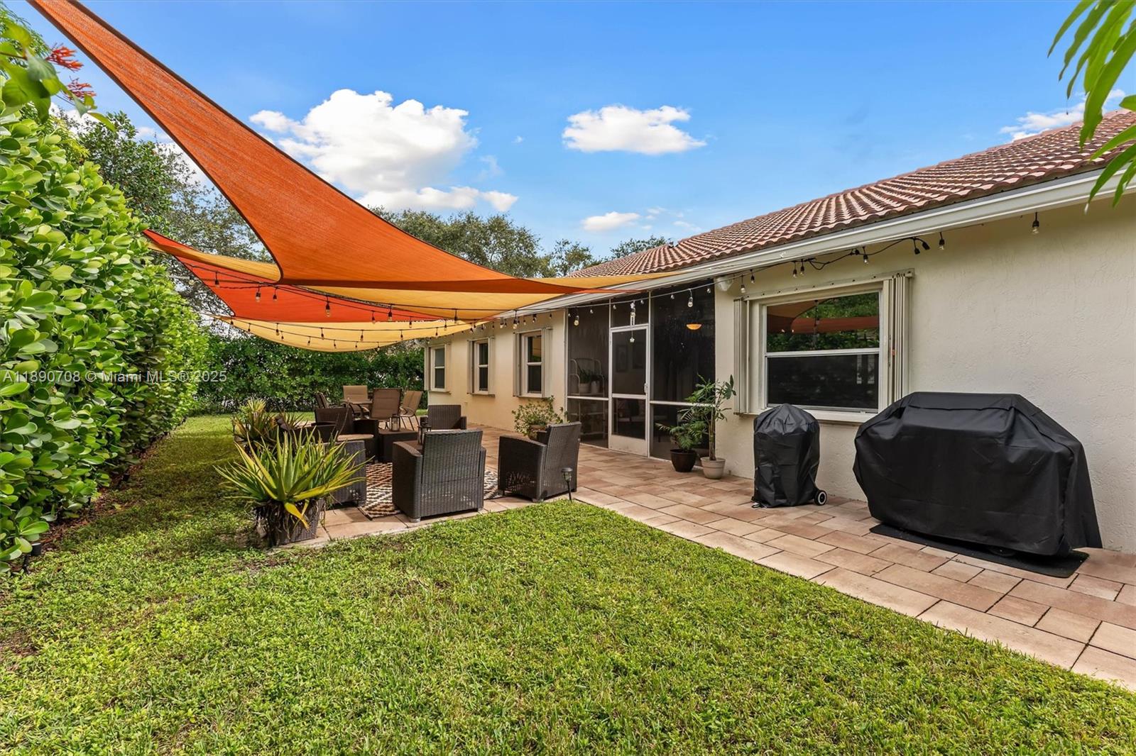 ADDISON COURT - Residential