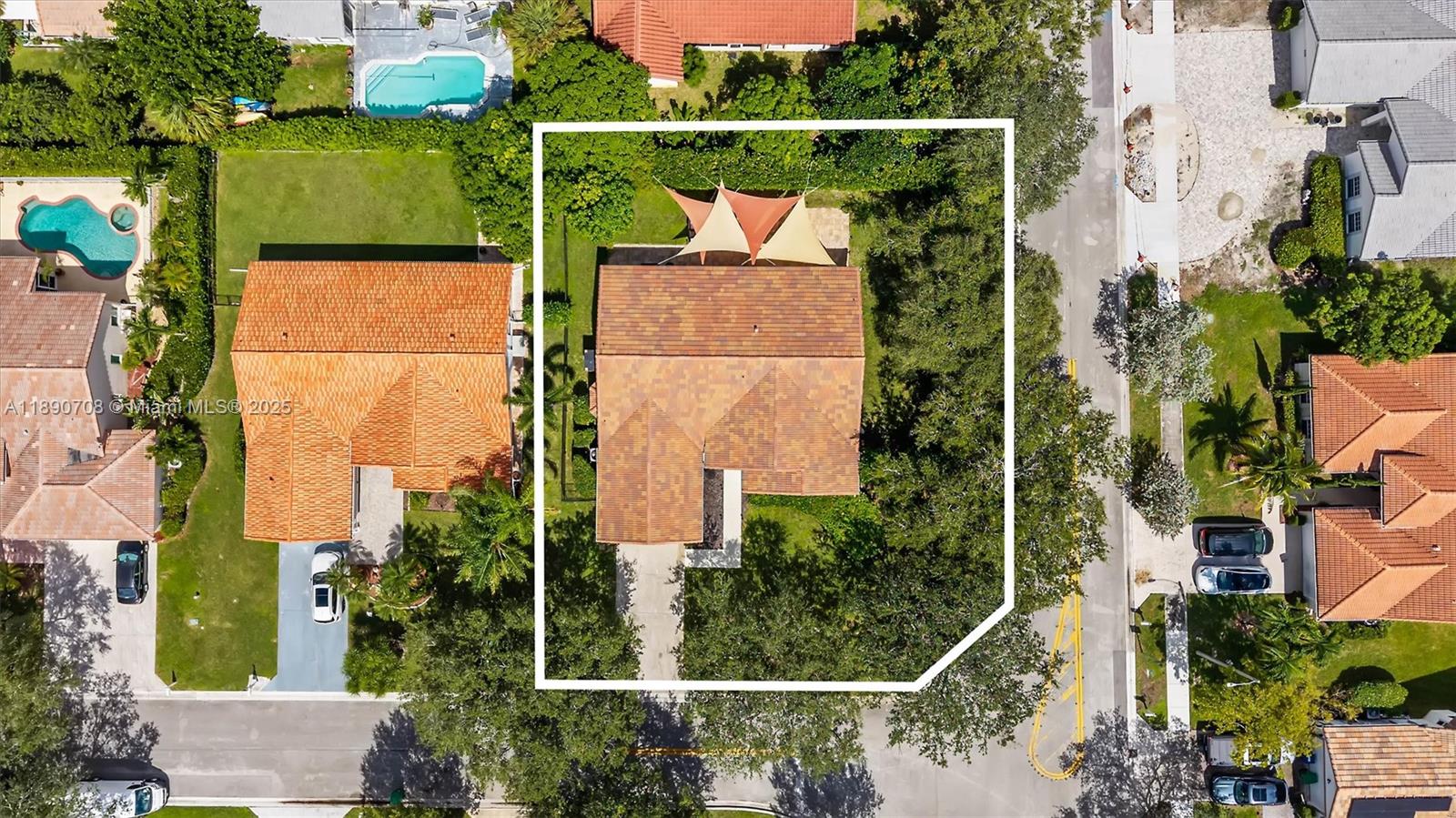 ADDISON COURT - Residential