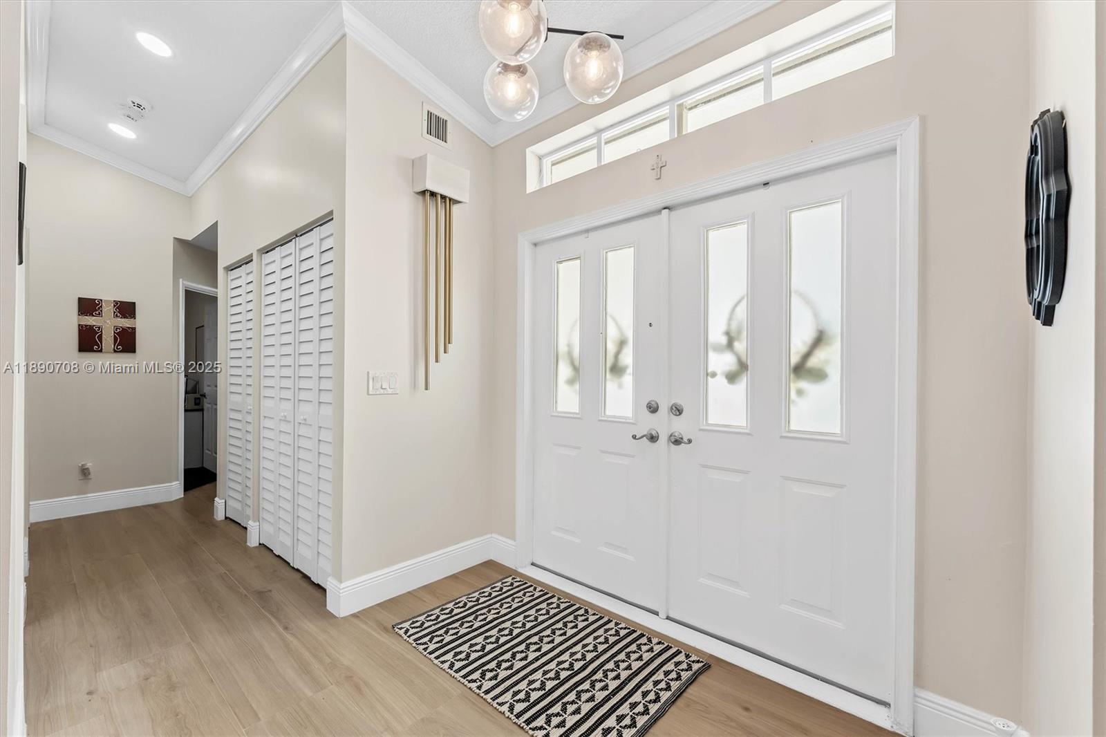ADDISON COURT - Residential
