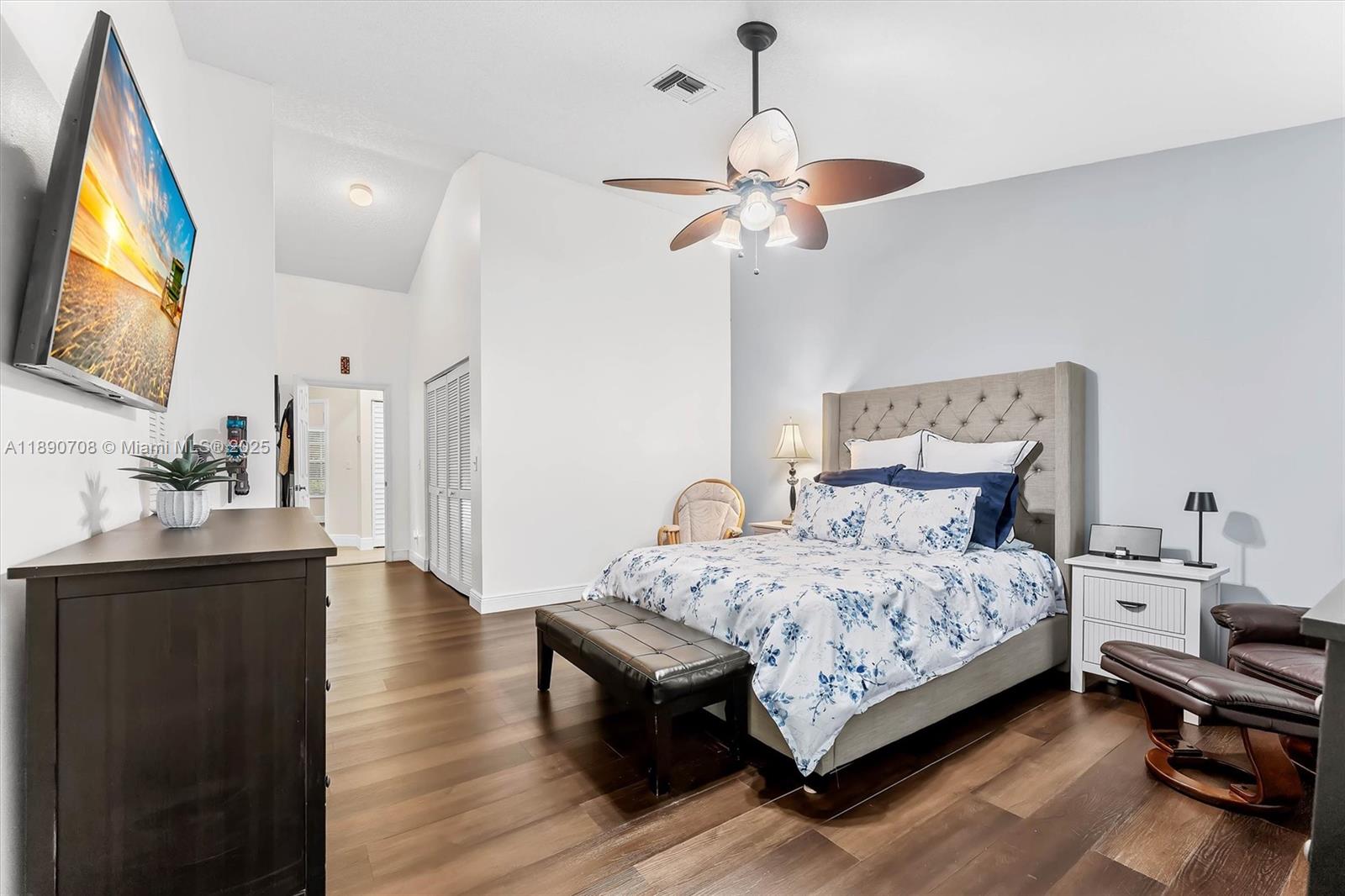 ADDISON COURT - Residential