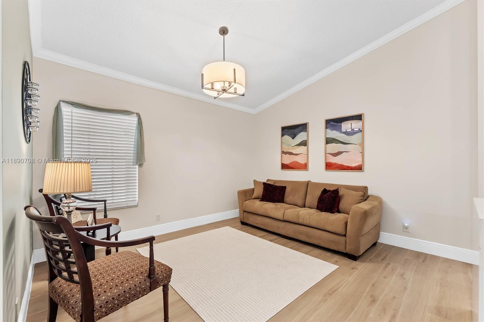 ADDISON COURT - Residential