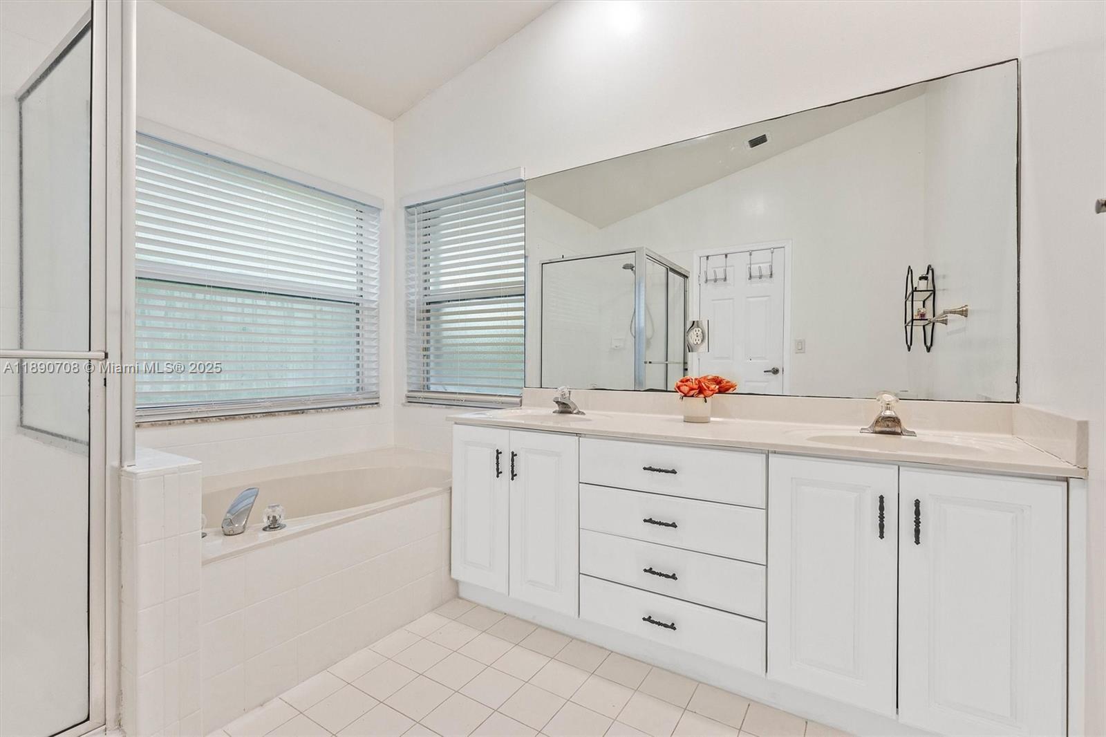 ADDISON COURT - Residential
