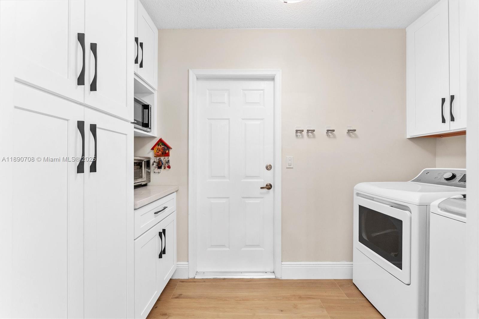 ADDISON COURT - Residential