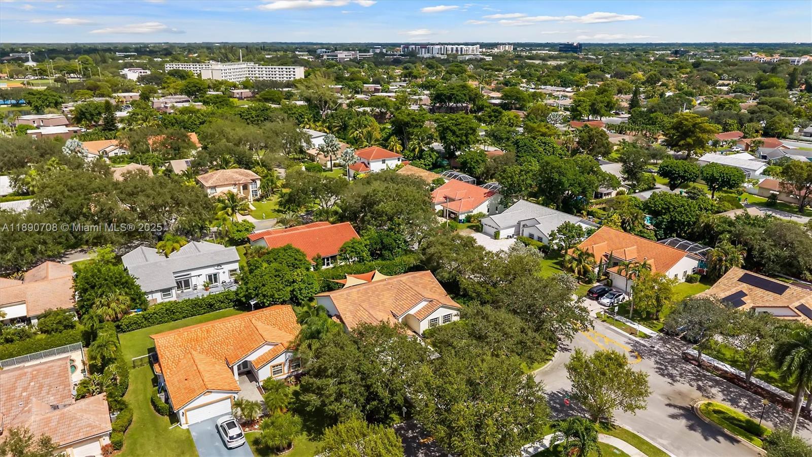 ADDISON COURT - Residential