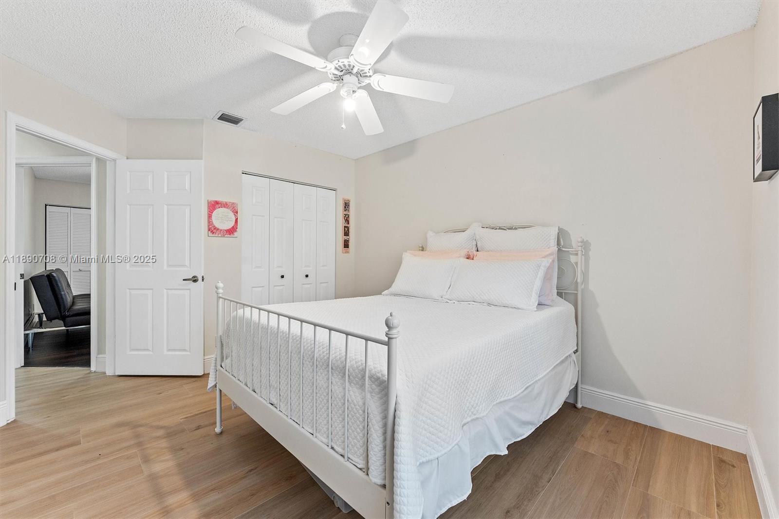 ADDISON COURT - Residential