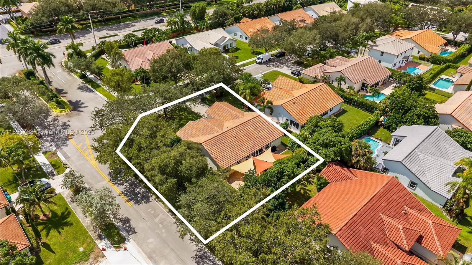 ADDISON COURT - Residential