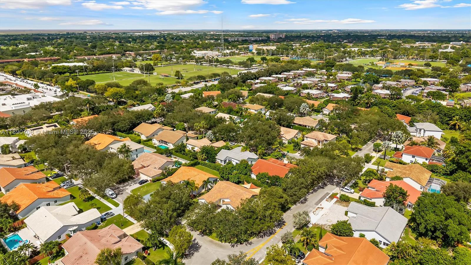 ADDISON COURT - Residential