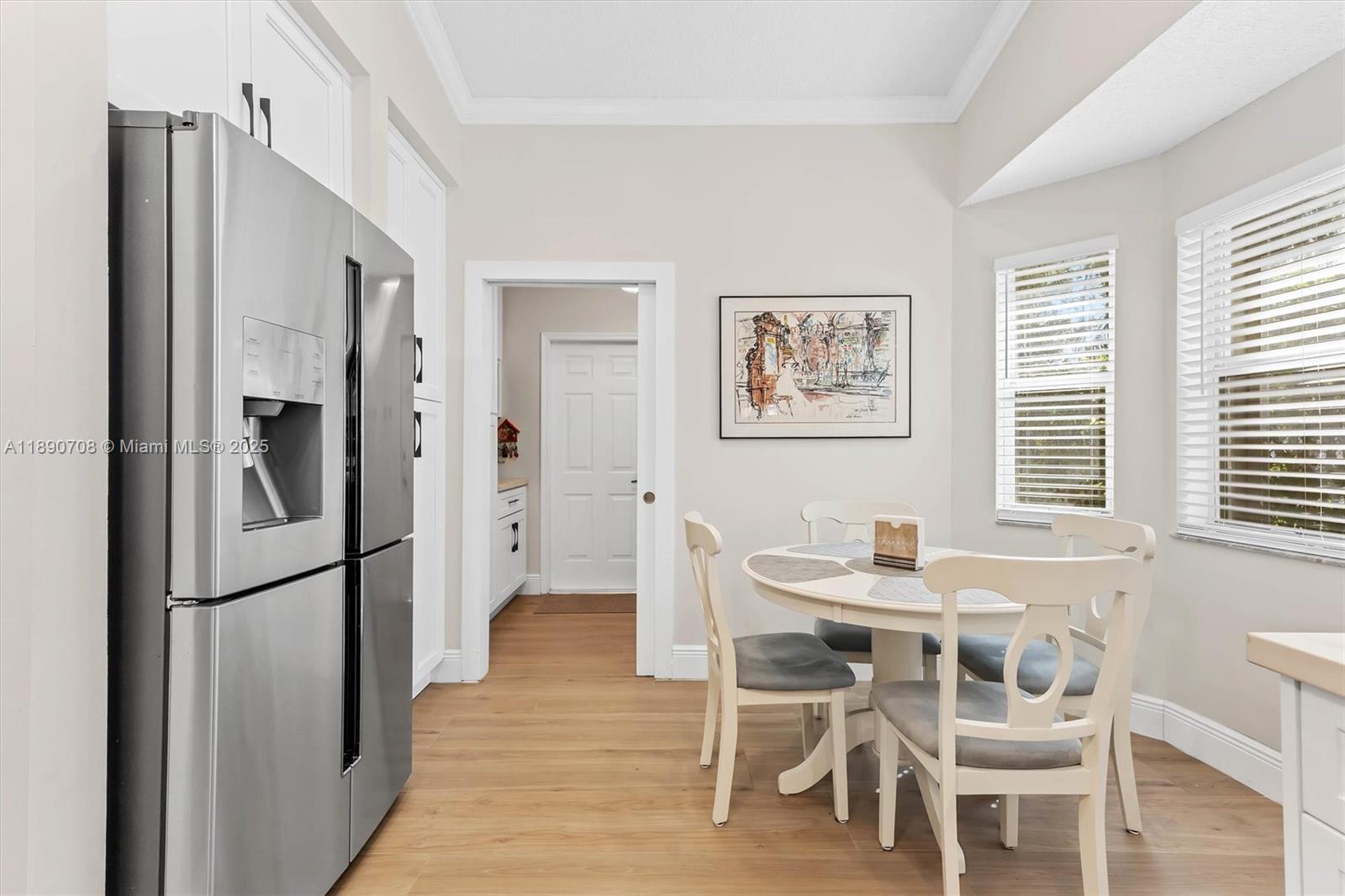 ADDISON COURT - Residential