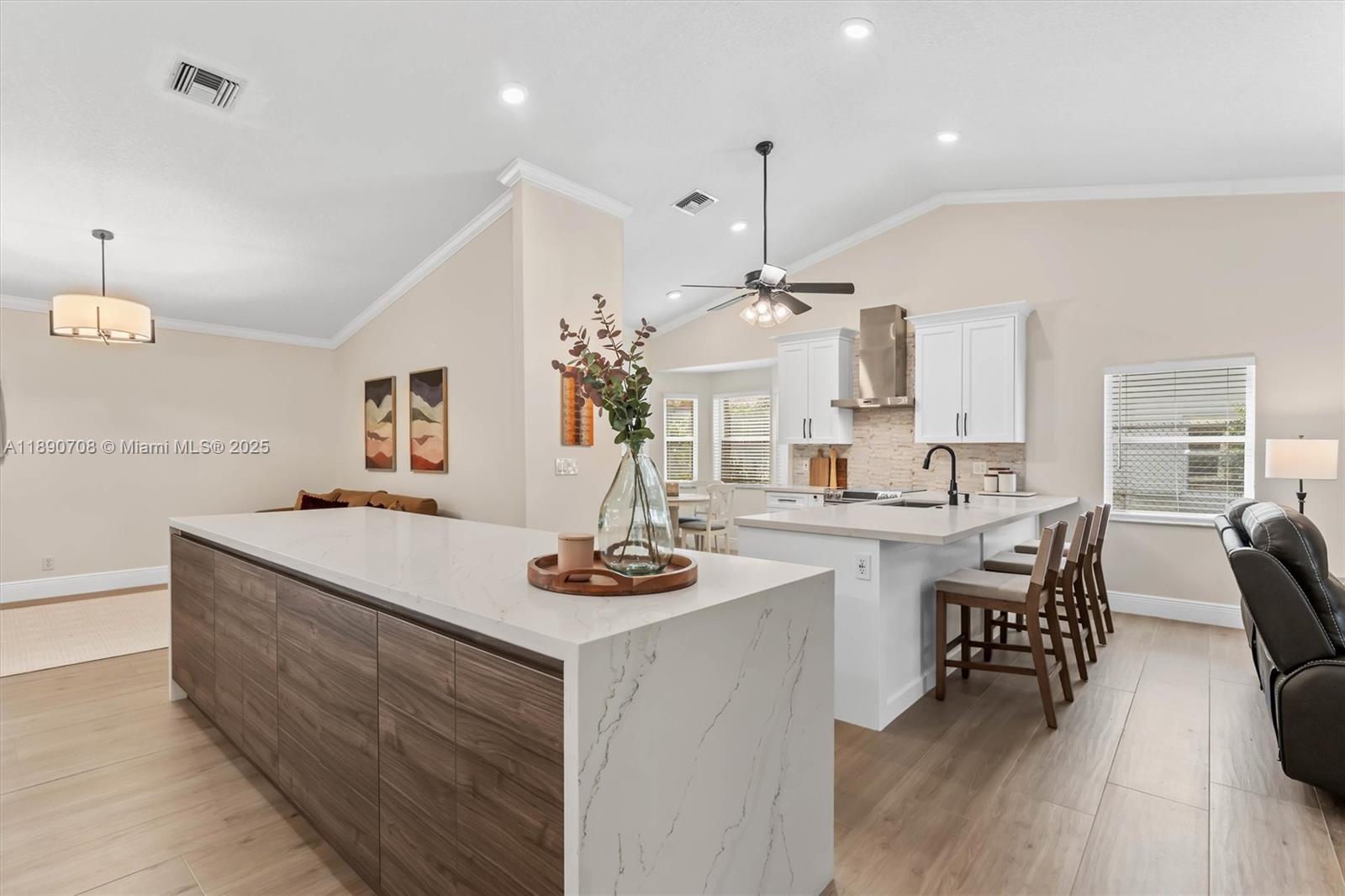 ADDISON COURT - Residential