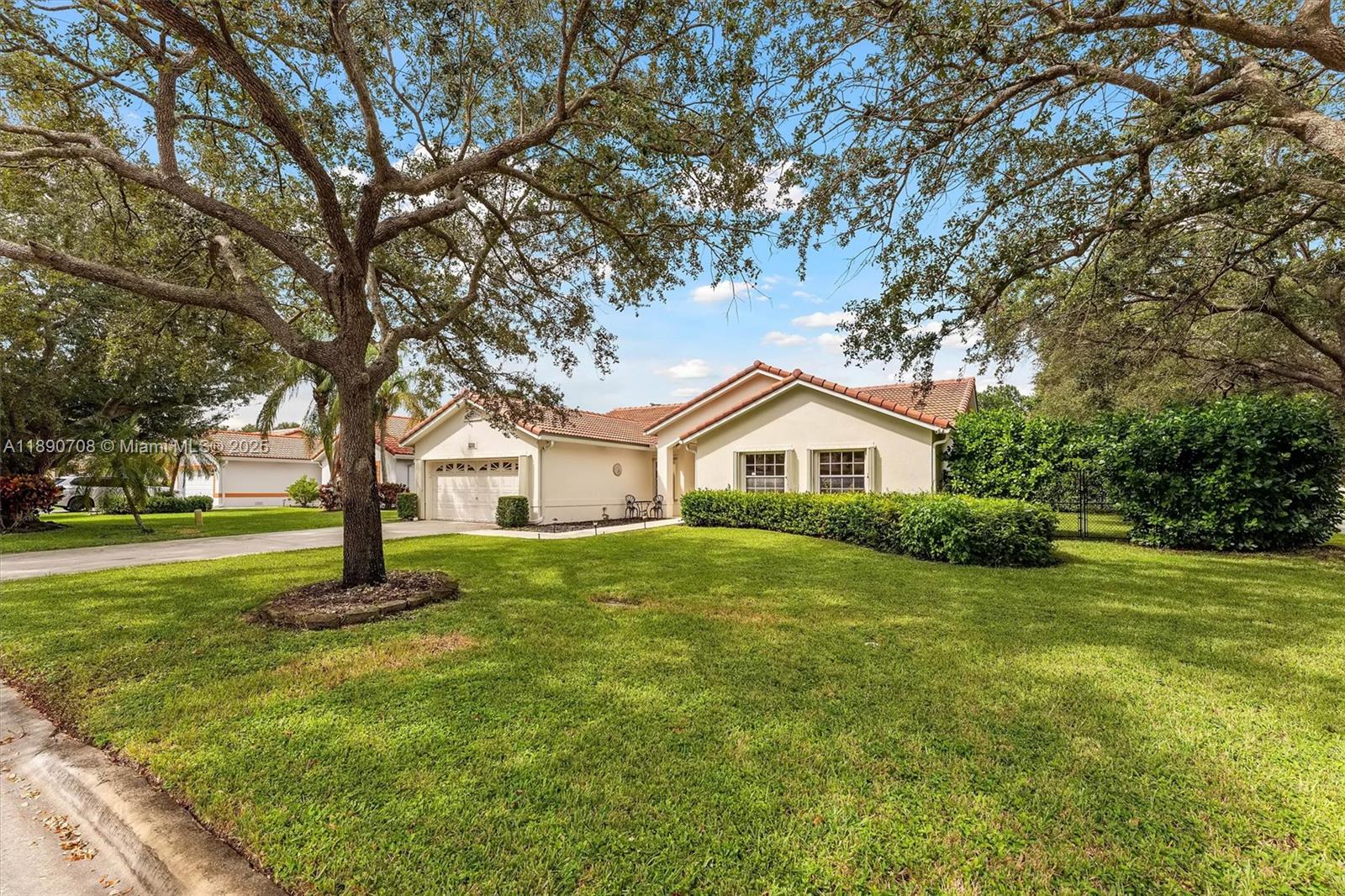 ADDISON COURT - Residential