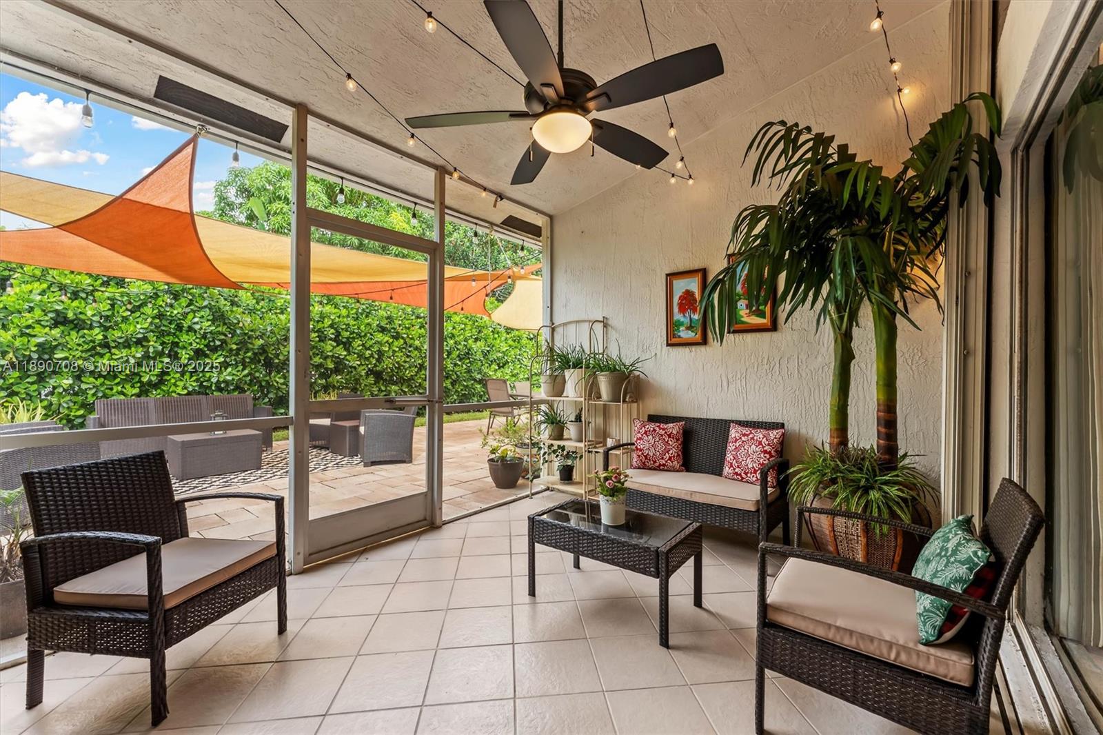 ADDISON COURT - Residential
