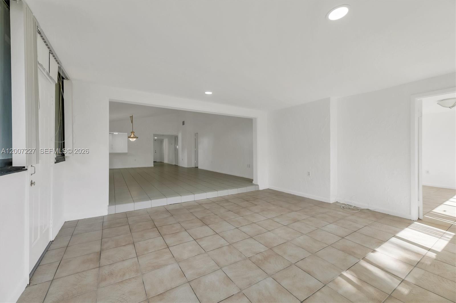 VILLAS AT BONAVENTURE IN - Residential