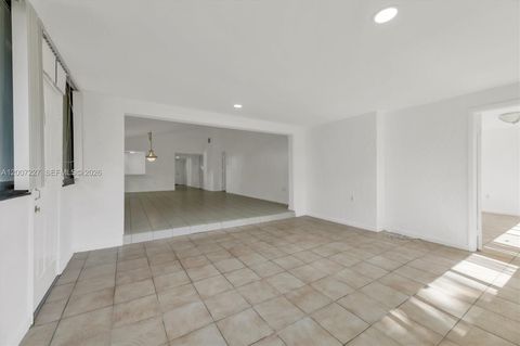 Tiny photo for 380 Fairway Cir #46, Weston, FL 33326 (MLS # A12007227)