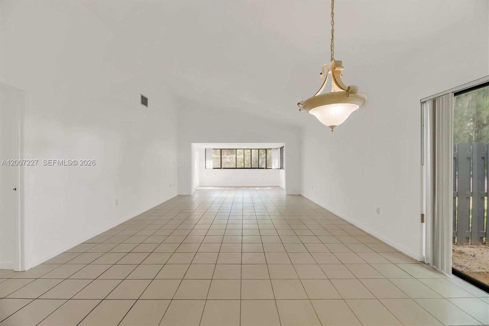 VILLAS AT BONAVENTURE IN - Residential