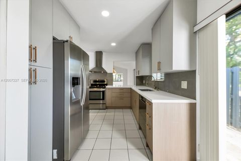 Tiny photo for 380 Fairway Cir #46, Weston, FL 33326 (MLS # A12007227)