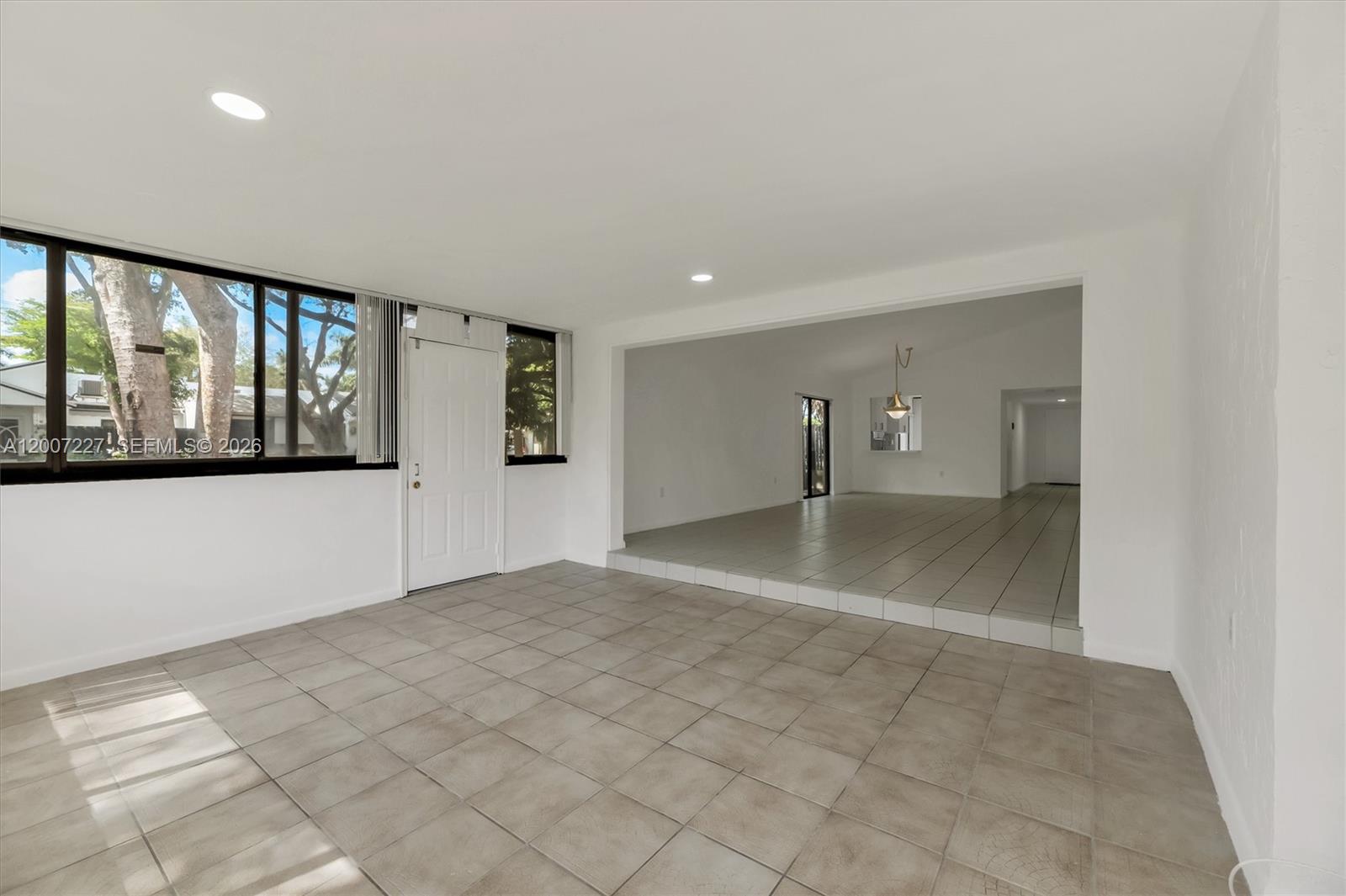 VILLAS AT BONAVENTURE IN - Residential