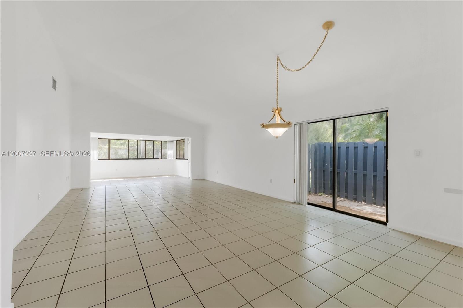 VILLAS AT BONAVENTURE IN - Residential