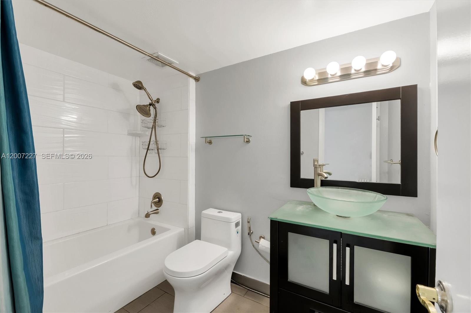 VILLAS AT BONAVENTURE IN - Residential