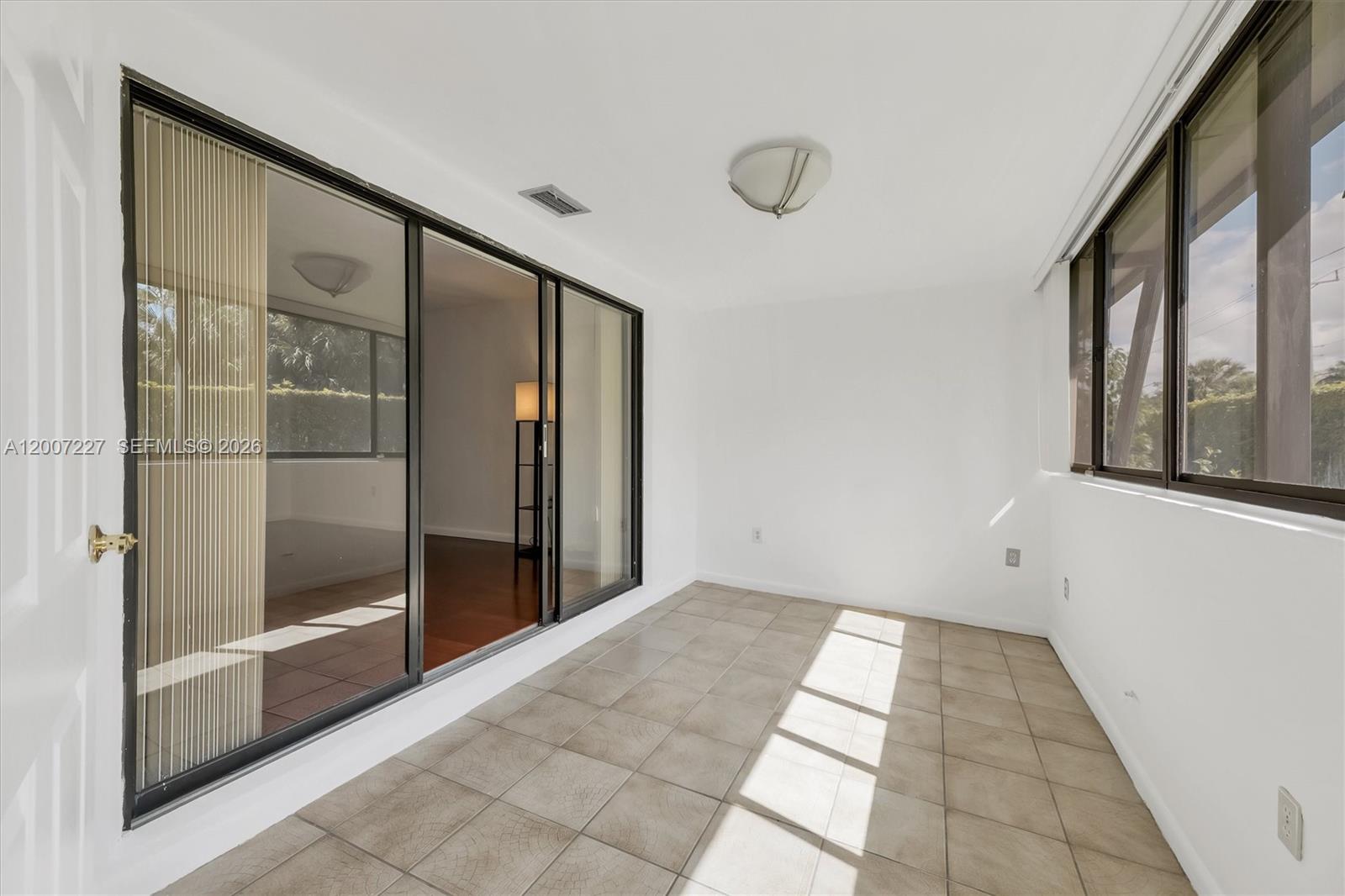 VILLAS AT BONAVENTURE IN - Residential