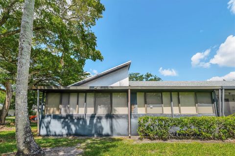 Tiny photo for 380 Fairway Cir #46, Weston, FL 33326 (MLS # A12007227)