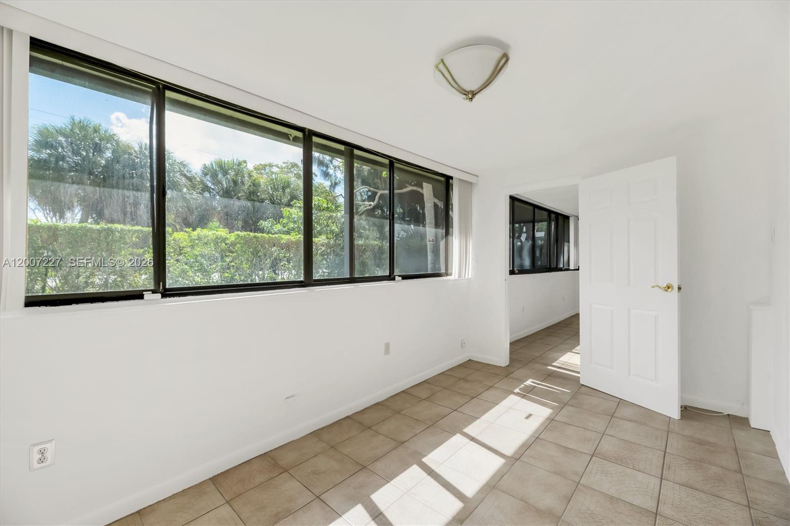 VILLAS AT BONAVENTURE IN - Residential