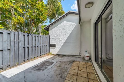 Tiny photo for 380 Fairway Cir #46, Weston, FL 33326 (MLS # A12007227)